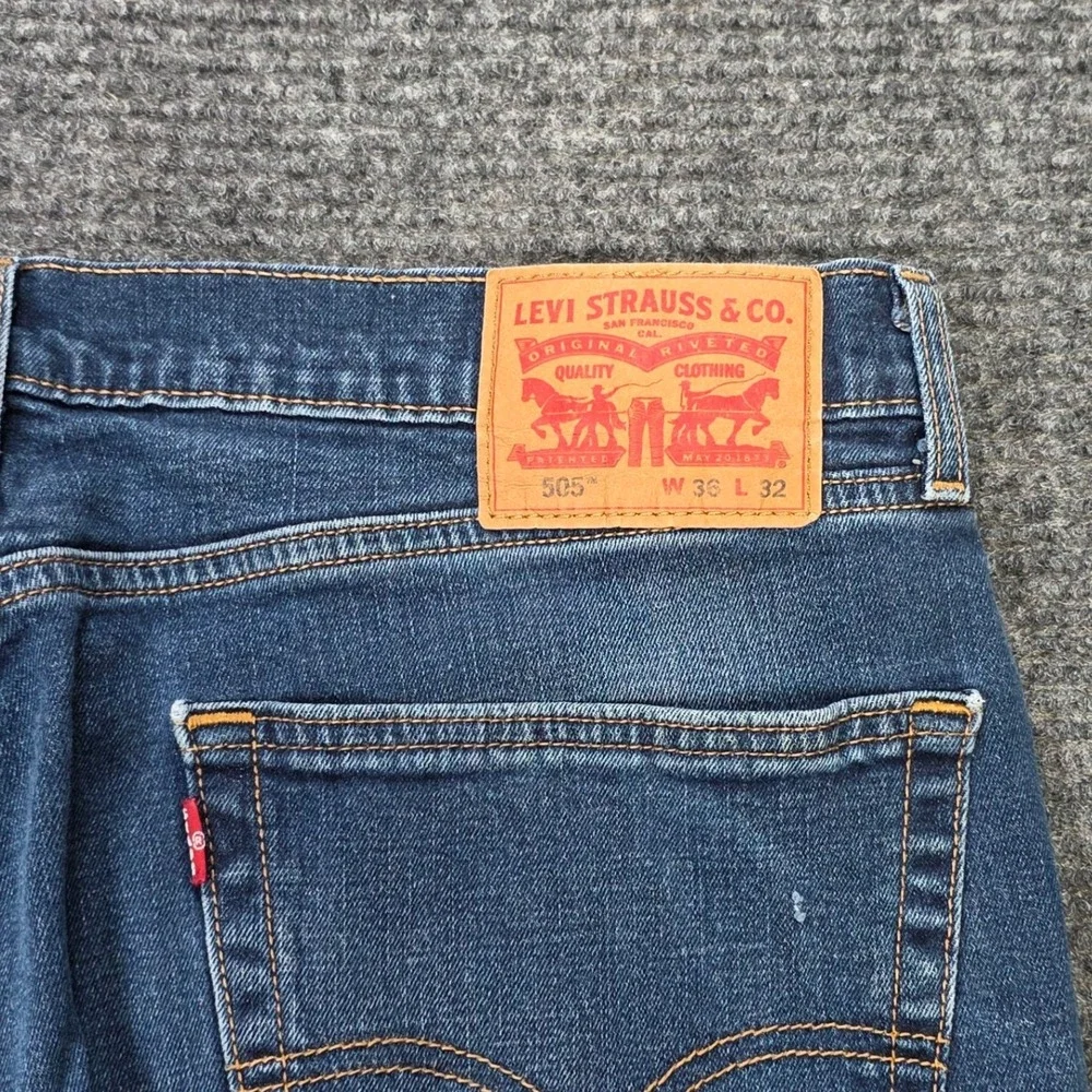 Levis 505 Regular Fit Jeans Men's Size 36x32 Blue Medium Wash Straight Leg Denim